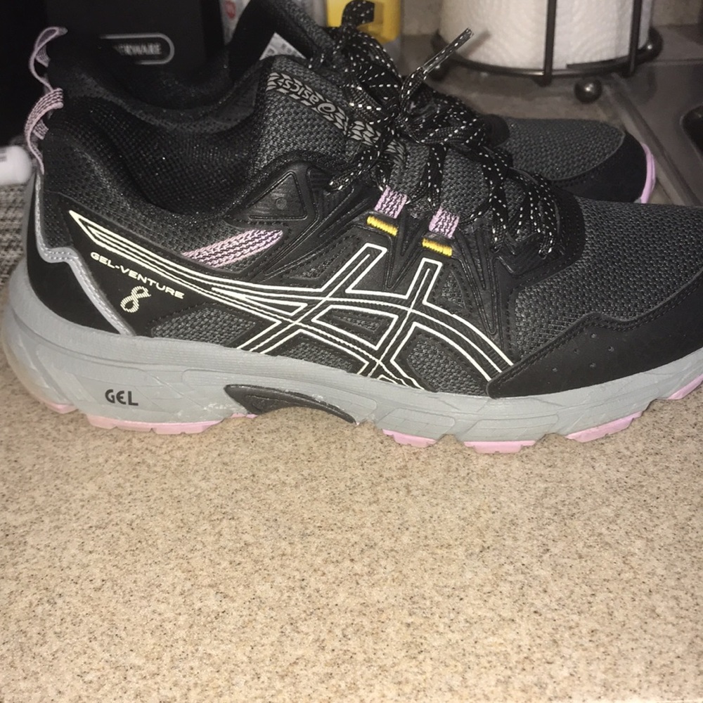 ASICS - Picture 2 of 7